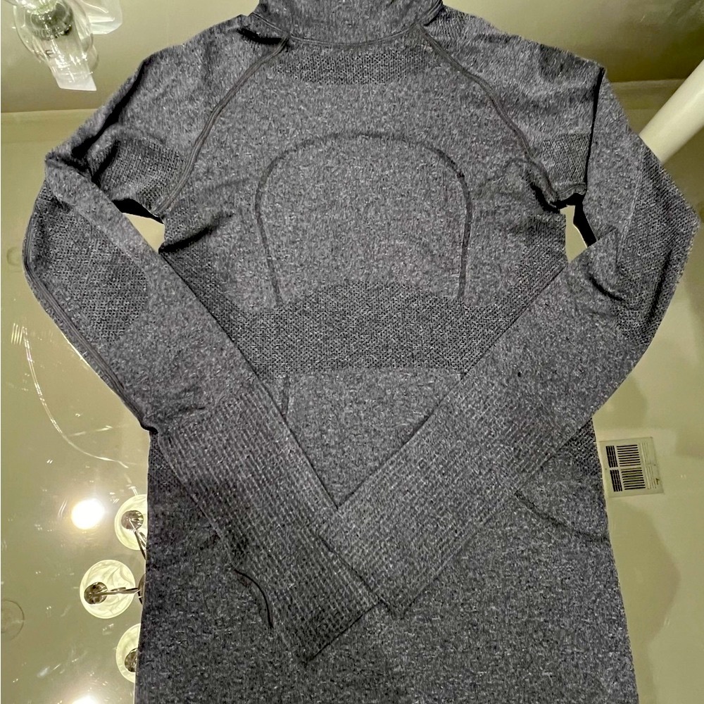 Lululemon top